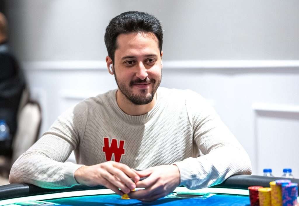 Adrián Mateos