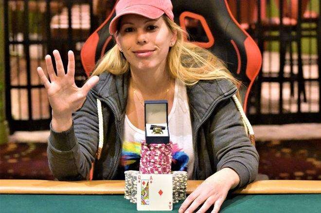 mujeres en el poker Loni