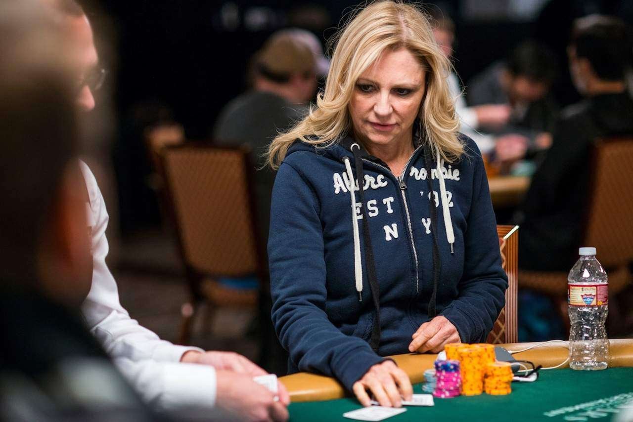 mujeres en el poker online