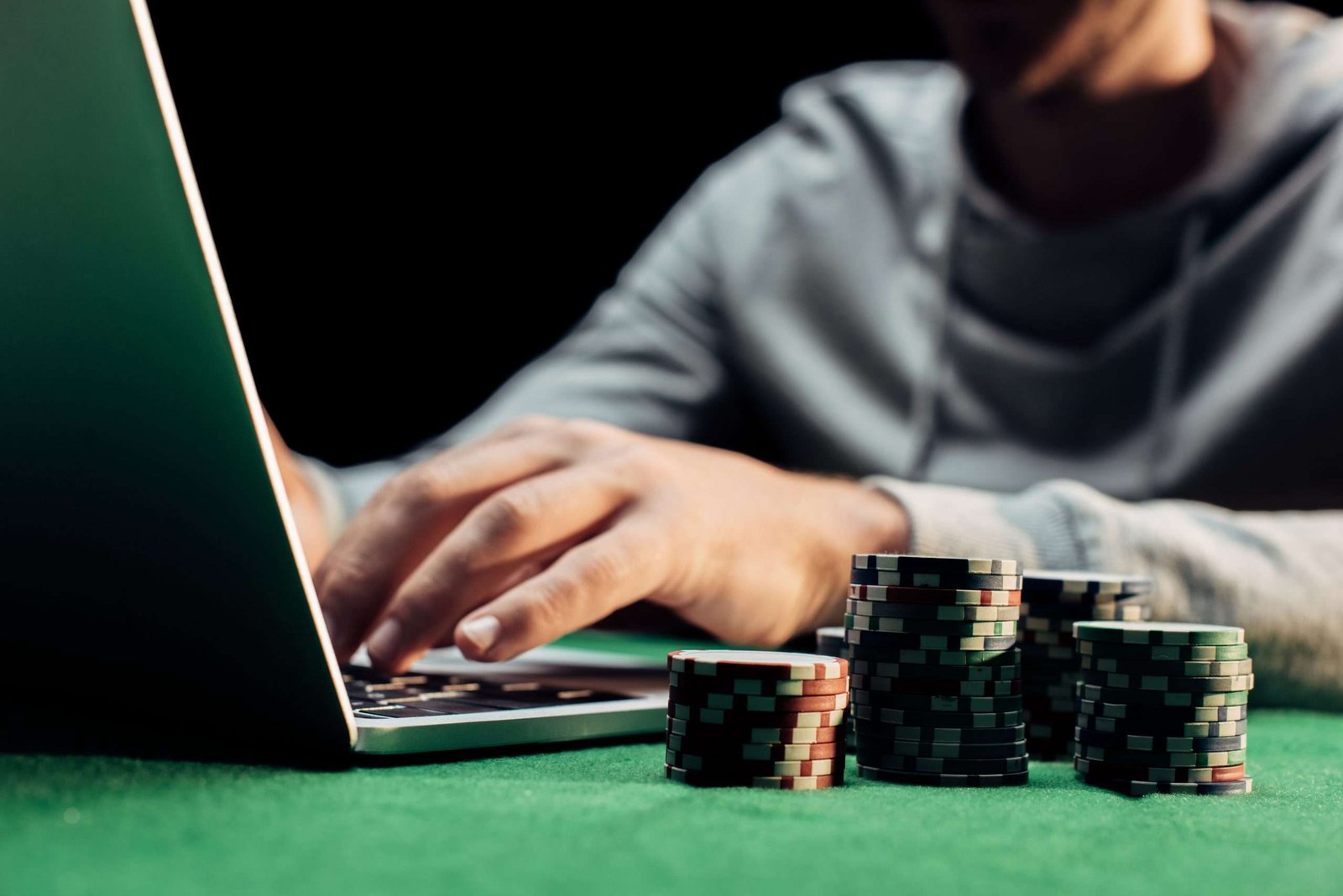 cash y torneos poker profesional