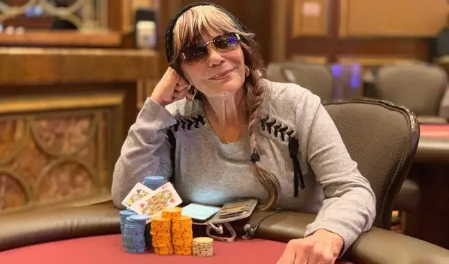 mujeres en el poker en línea