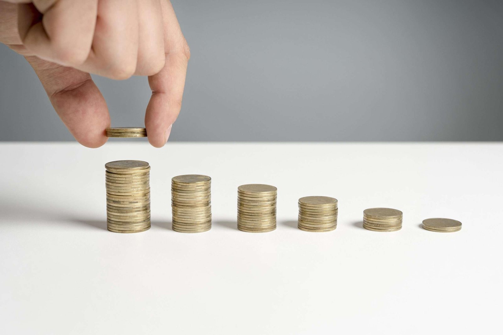 monedas sobre la mesa